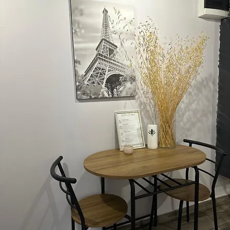 Duplex 201 Apartment *
